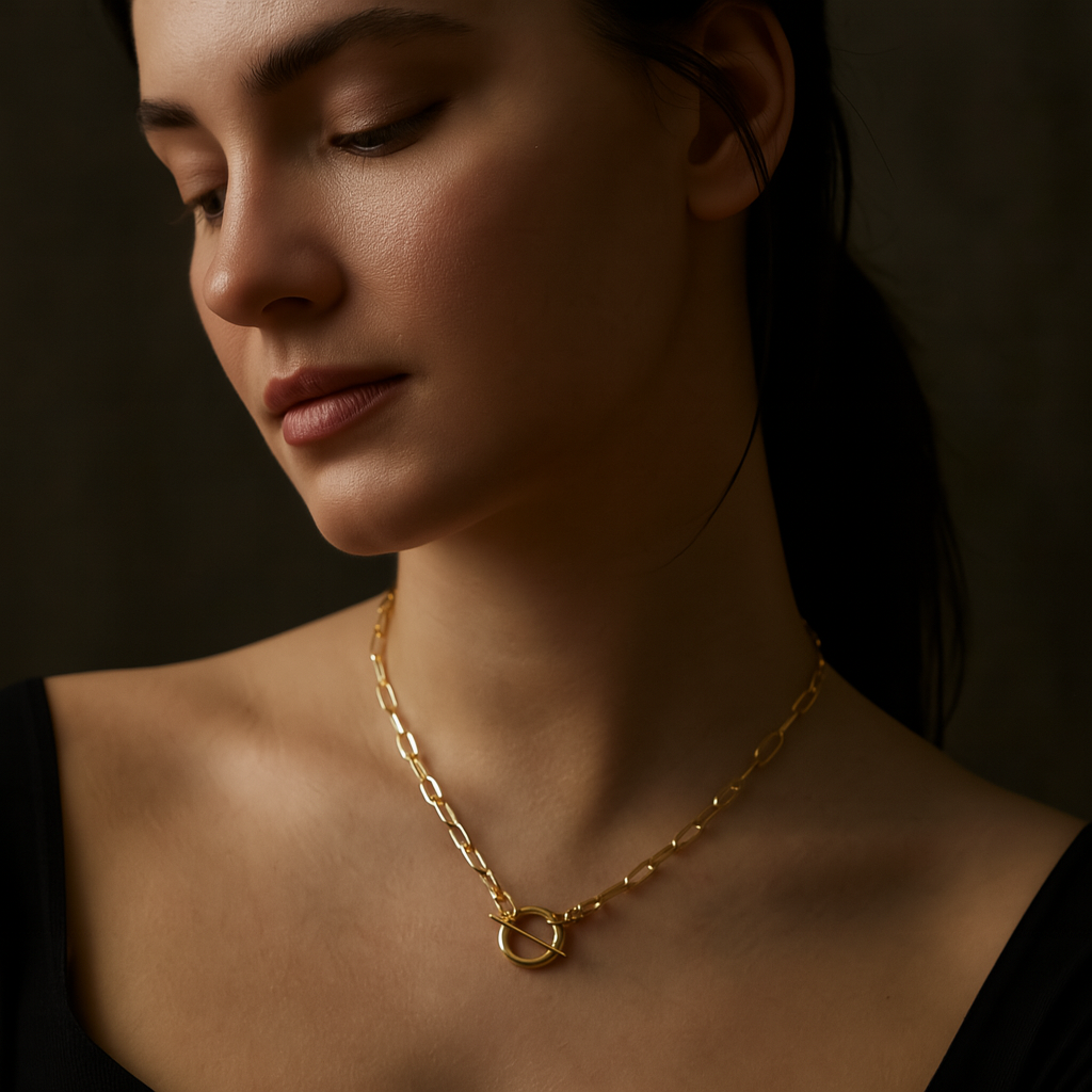 photograph_displays_a_gold_chain_necklace
