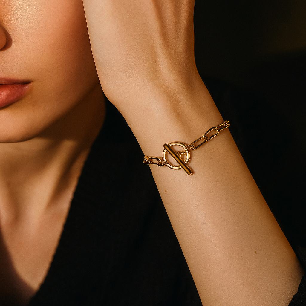gold_Paper_clip_bracelet_with_toggle_chain