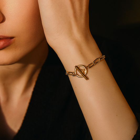 gold_Paper_clip_bracelet_with_toggle_chain